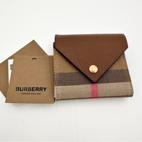 NEW Burberry Tri-Fold Lila Wallet Grainy Calfskin Vintage Check - Picture 1 of 9